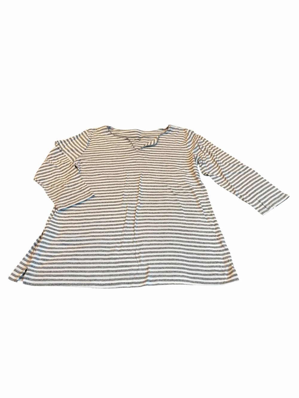DULUTH gray and white striped tshirt